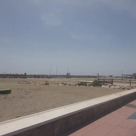 Del Parque Flats Playamar Apartment *